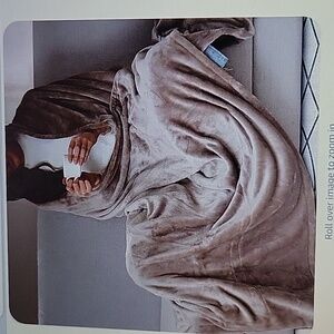 McJaw heated throw electric 50x60" taupe 5 heat levels fast heat Wearable New…